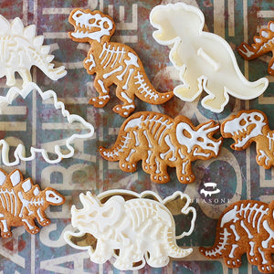 6-piece Set 3D Dinosaur Biscuit Mold Cutter [Aint no cookies without a Dinosaur Mold!] - Tiny T-Rex Hands