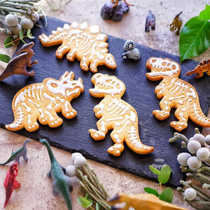 6-piece Set 3D Dinosaur Biscuit Mold Cutter [Aint no cookies without a Dinosaur Mold!] - Tiny T-Rex Hands